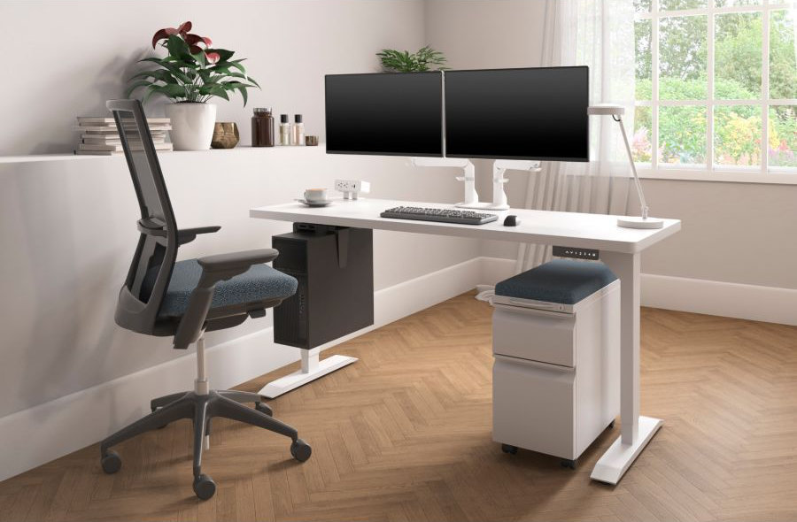alan-desk-hat-office