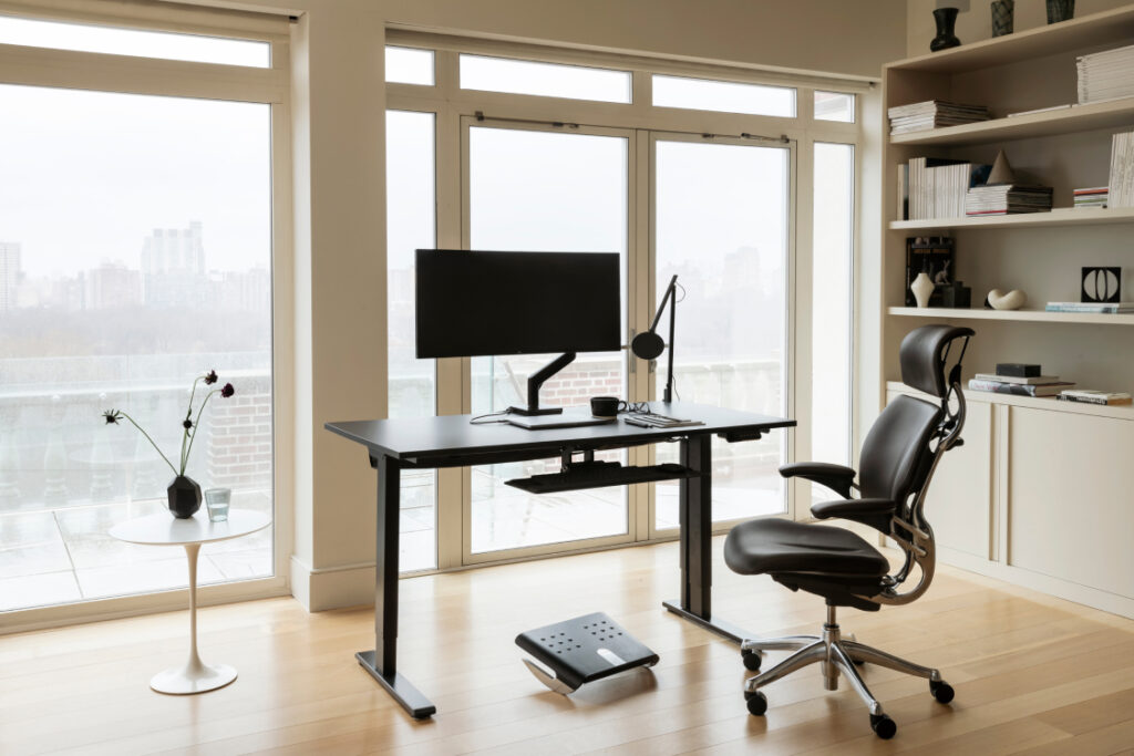 efloat go 2.0 by humanscale with a black base and top and accessories